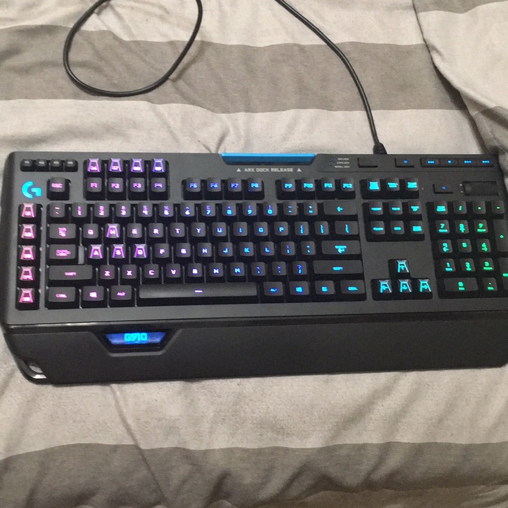 Logitech g910